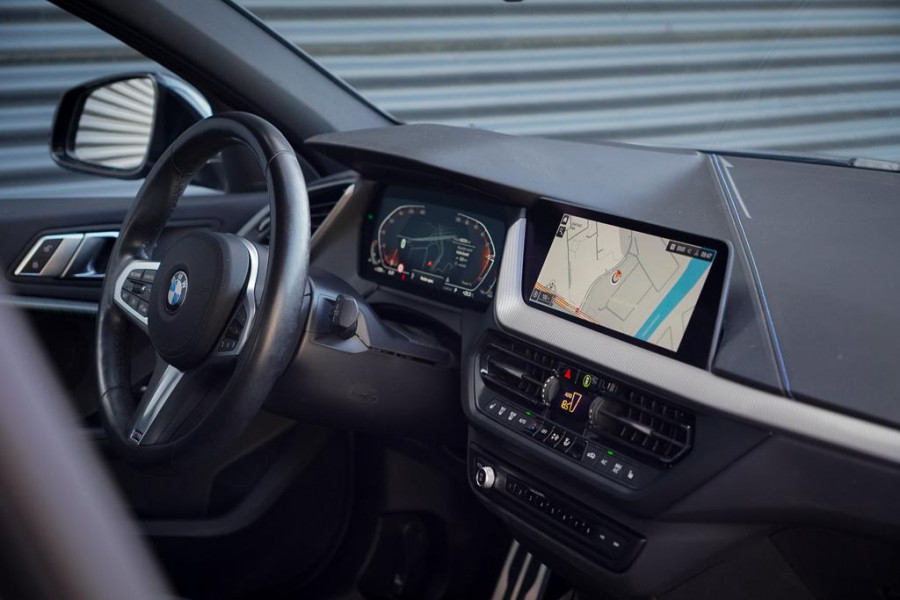 BMW 1-serie 118i High Executive M-Sport / Aut / Incl BTW / Stoelverwarming