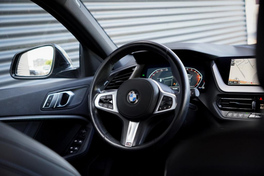 BMW 1-serie 118i High Executive M-Sport / Aut / Incl BTW / Stoelverwarming