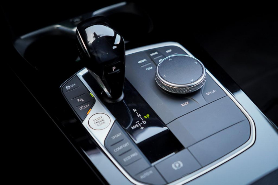 BMW 1-serie 118i High Executive M-Sport / Aut / Incl BTW / Stoelverwarming