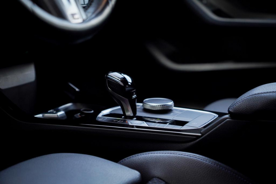 BMW 1-serie 118i High Executive M-Sport / Aut / Incl BTW / Stoelverwarming