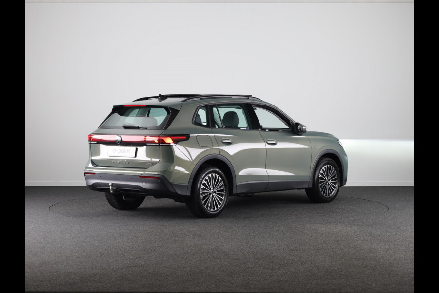 Volkswagen Tiguan 1.5 eTSI Life Edition Automaat (DSG) | Verlengde garantie | Panoramadak | Elektr. trekhaak | Parkeersensoren (Park assist) | Rondomzicht camera | Stoelverwarming | Head-up display |