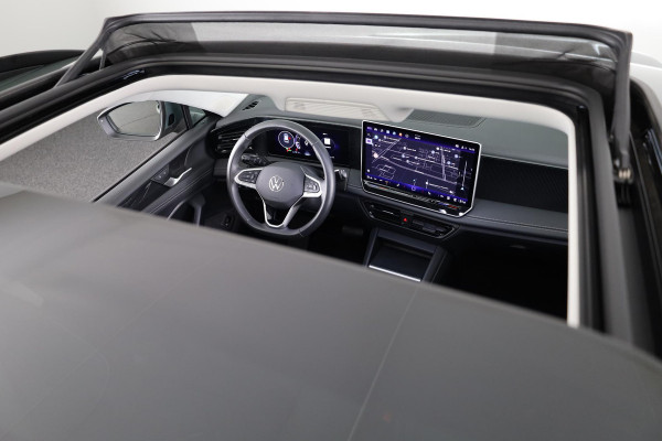 Volkswagen Tiguan 1.5 eTSI Life Edition Automaat (DSG) | Verlengde garantie | Panoramadak | Elektr. trekhaak | Parkeersensoren (Park assist) | Rondomzicht camera | Stoelverwarming | Head-up display |