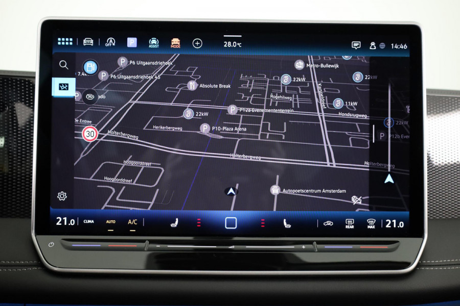 Volkswagen Tiguan 1.5 eTSI Life Edition Automaat (DSG) | Verlengde garantie | Panoramadak | Elektr. trekhaak | Parkeersensoren (Park assist) | Rondomzicht camera | Stoelverwarming | Head-up display |