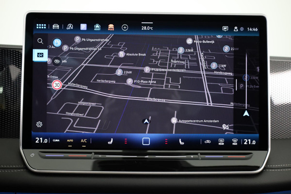 Volkswagen Tiguan 1.5 eTSI Life Edition Automaat (DSG) | Verlengde garantie | Panoramadak | Elektr. trekhaak | Parkeersensoren (Park assist) | Rondomzicht camera | Stoelverwarming | Head-up display |