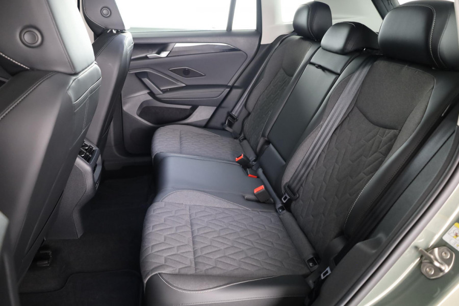 Volkswagen Tiguan 1.5 eTSI Life Edition Automaat (DSG) | Verlengde garantie | Panoramadak | Elektr. trekhaak | Parkeersensoren (Park assist) | Rondomzicht camera | Stoelverwarming | Head-up display |