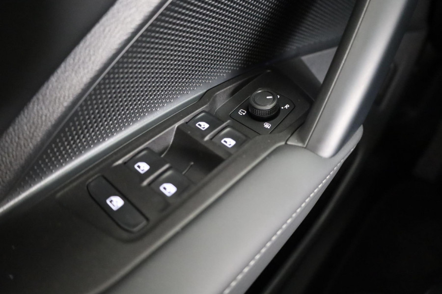 Volkswagen Tiguan 1.5 eTSI Life Edition Automaat (DSG) | Verlengde garantie | Panoramadak | Elektr. trekhaak | Parkeersensoren (Park assist) | Rondomzicht camera | Stoelverwarming | Head-up display |