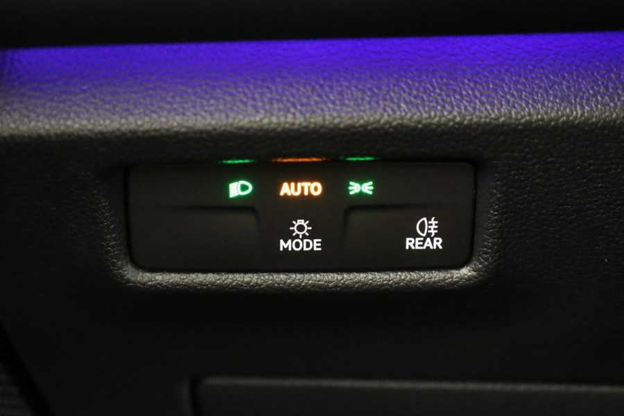 Volkswagen Tiguan 1.5 eTSI Life Edition Automaat (DSG) | Verlengde garantie | Panoramadak | Elektr. trekhaak | Parkeersensoren (Park assist) | Rondomzicht camera | Stoelverwarming | Head-up display |