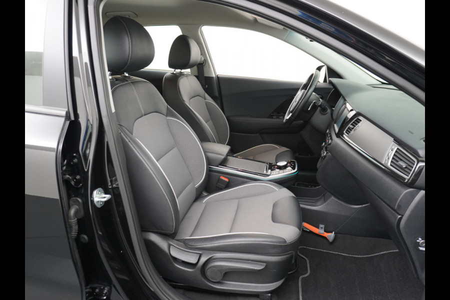 Kia e-Niro 64kWh AUT 204pk Navi Auto-Pilot Adaptive-Cruise+stop&go Apple Carplay Android Auto Pdc Led Ecc Keyless 1/2 Leder DynamicLine AEB Braking Lmv 17" Lane Assist Dwarsverkeerwaarsching 100% Dealeronderhouden Origineel Nederlandse auto