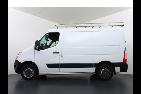 Renault Master T33 2.3 dCi 3P. Camera Airco EURO6 Y Imperiaal Trekhaak 3-Persoons Cruise Control Lat om lat betimmering Betonplex Vloer Bluetooth Sidebars 1e Eigenaar EURO 6 Y 2.500kg trekvermogen!