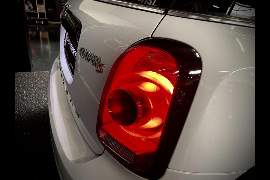 MINI Countryman 2.0 Cooper S ALL4 Chili PANO NAVI 192 PK TREKHAAK AFNEEMBAAR