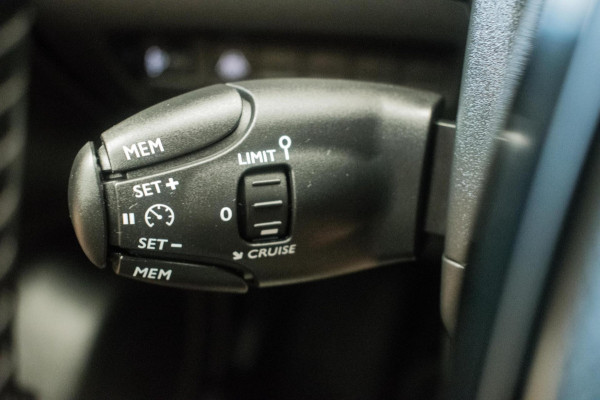 Peugeot 208 1.2 PureTech Active ORG NL [ Carplay Full LED DAB+ Navigatie Cruise Control ]