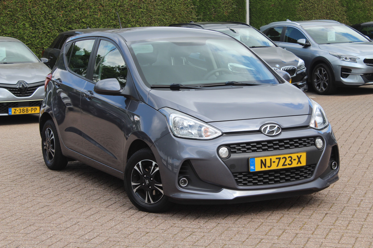 Hyundai i10 1.0i Go! 2017 / Navigatie / Apple CarPlay / Bluetooth / Lichtmetalen Velgen / Cruise control / Climate Control Hyundai i10 1.0i Go! 2017 / Navigatie / Apple CarPlay / Bluetooth / Lichtmetalen Velgen / Cruise control / Climate Control