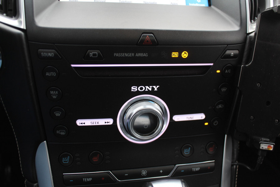 Ford Edge 2.0 TDCI Vignale / Trekhaak / Panoramadak / Camera / Leder / 20'' / Keyless / Apple CarPlay / DAB / Stoelverwarming / Stuurverwarming / Cruise Control
