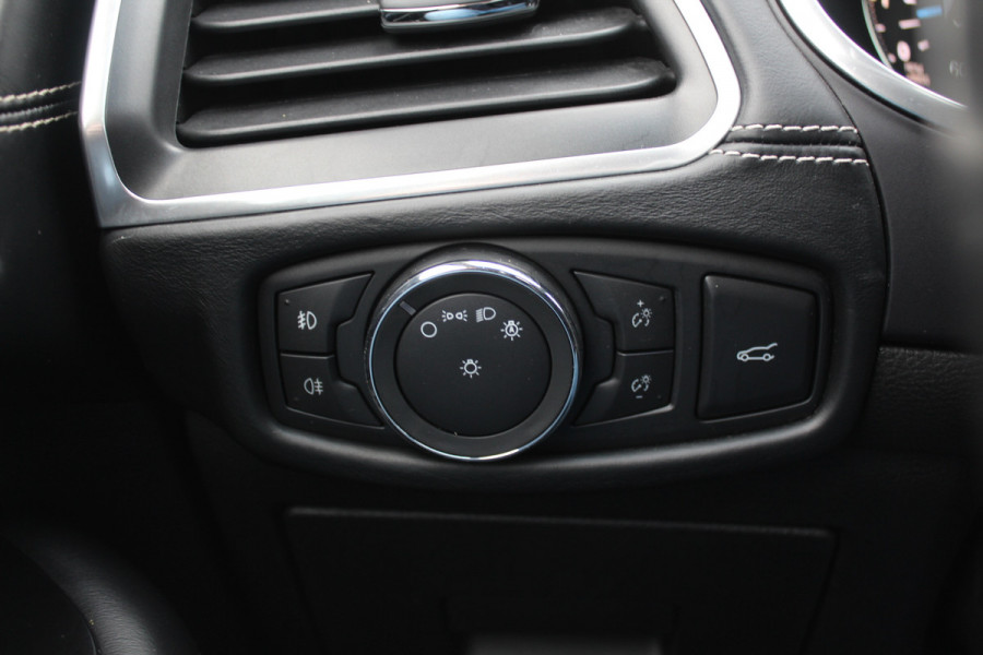 Ford Edge 2.0 TDCI Vignale / Trekhaak / Panoramadak / Camera / Leder / 20'' / Keyless / Apple CarPlay / DAB / Stoelverwarming / Stuurverwarming / Cruise Control