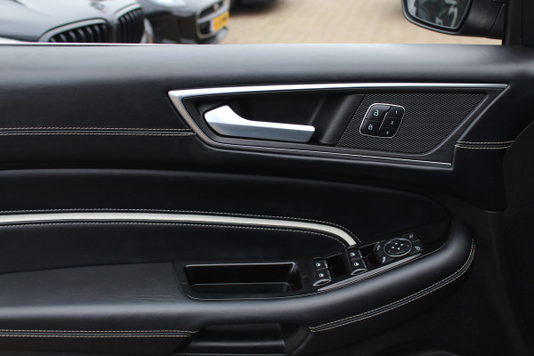 Ford Edge 2.0 TDCI Vignale / Trekhaak / Panoramadak / Camera / Leder / 20'' / Keyless / Apple CarPlay / DAB / Stoelverwarming / Stuurverwarming / Cruise Control