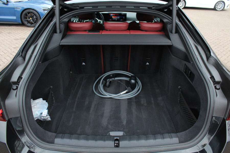 BMW i4 eDrive40 High Executive 84 kWh M Sport / SoH 96% / 360Camera / Head-up / Leder / Harman Kardon / Virtual Cockpit / 18'' / Navigatie / Harman Kardon / Stoelverwarming / DAB / ACC