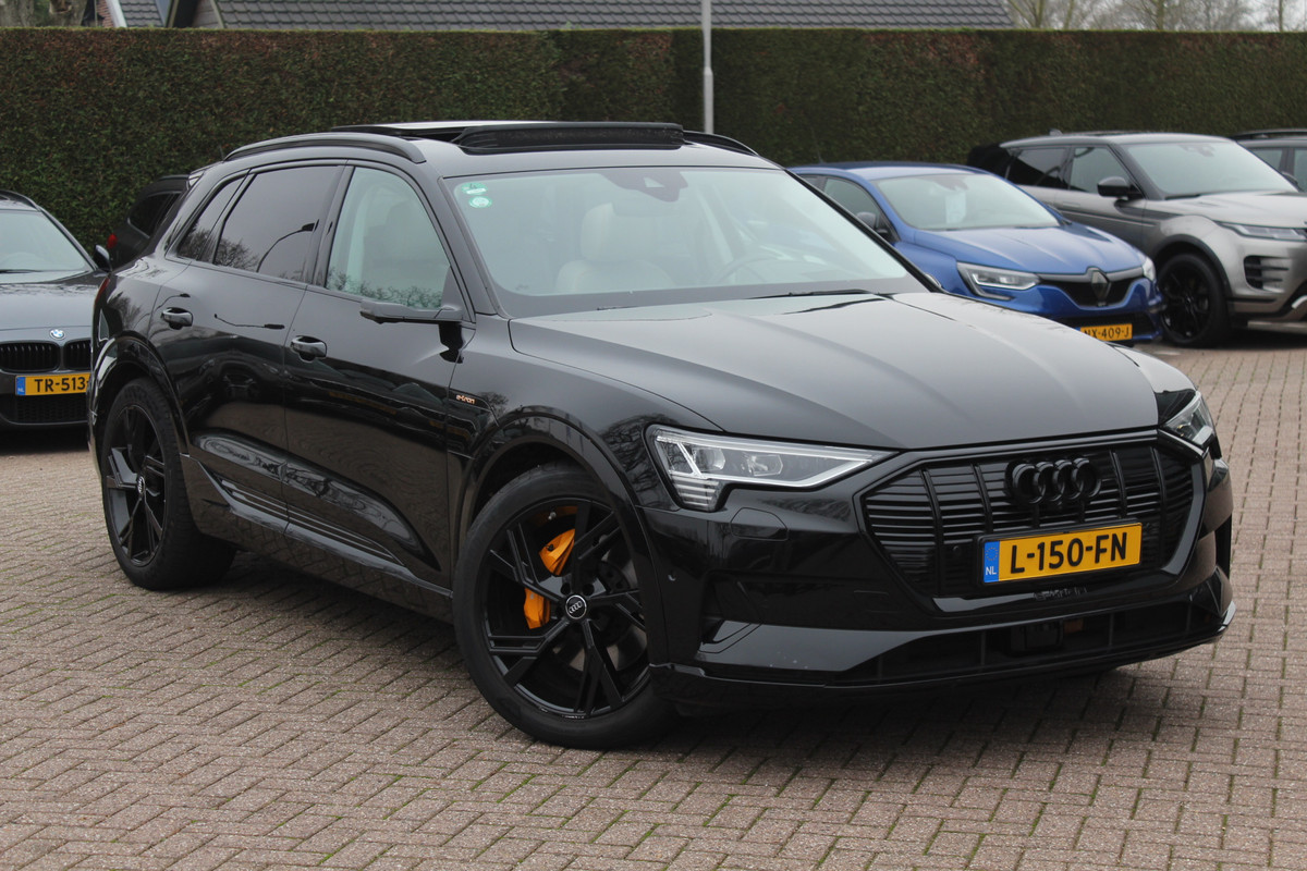 Audi e-tron e-tron 55 quattro advanced Pro Line Plus 95 kWh / Full option! / Trekhaak / Panoramadak / 360Camera / Head-up / B&O / Keyless / 21'' / Softclose / Stoelmassage / Luxe Leder / Nachtzicht / DAB / ACC Audi e-tron e-tron 55 quattro advanced Pro Line Plus 95 kWh / Full option! / Trekhaak / Panoramadak / 360Camera / Head-up / B&O / Keyless / 21'' / Softclose / Stoelmassage / Luxe Leder / Nachtzicht / DAB / ACC