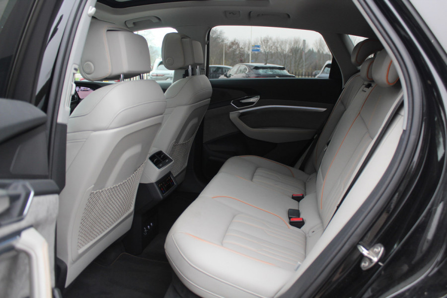 Audi e-tron e-tron 55 quattro advanced Pro Line Plus 95 kWh / Full option! / Trekhaak / Panoramadak / 360Camera / Head-up / B&O / Keyless / 21'' / Softclose / Stoelmassage / Luxe Leder / Nachtzicht / DAB / ACC