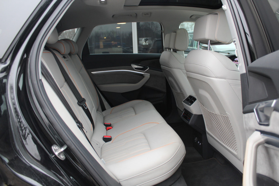 Audi e-tron e-tron 55 quattro advanced Pro Line Plus 95 kWh / Full option! / Trekhaak / Panoramadak / 360Camera / Head-up / B&O / Keyless / 21'' / Softclose / Stoelmassage / Luxe Leder / Nachtzicht / DAB / ACC