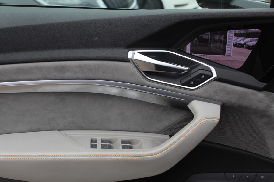 Audi e-tron e-tron 55 quattro advanced Pro Line Plus 95 kWh / Full option! / Trekhaak / Panoramadak / 360Camera / Head-up / B&O / Keyless / 21'' / Softclose / Stoelmassage / Luxe Leder / Nachtzicht / DAB / ACC