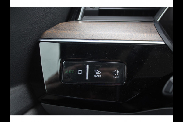 Audi e-tron e-tron 55 quattro advanced Pro Line Plus 95 kWh / Full option! / Trekhaak / Panoramadak / 360Camera / Head-up / B&O / Keyless / 21'' / Softclose / Stoelmassage / Luxe Leder / Nachtzicht / DAB / ACC