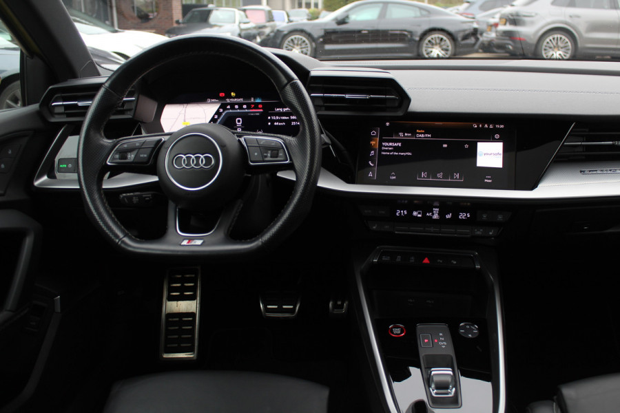 Audi S3 Limousine 2.0 TFSI quattro Edition One / Panoramadak / Camera / RS Seats / B&O / 19'' / Matrix LED / Navigatie / Dodehoek / ACC / Stoelverwarming / DAB