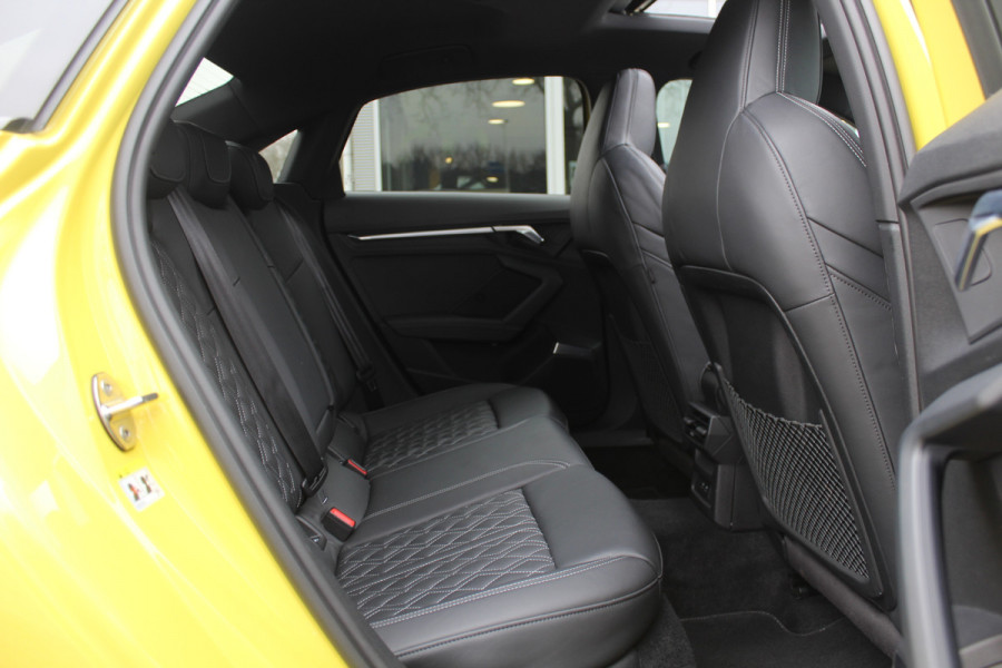 Audi S3 Limousine 2.0 TFSI quattro Edition One / Panoramadak / Camera / RS Seats / B&O / 19'' / Matrix LED / Navigatie / Dodehoek / ACC / Stoelverwarming / DAB