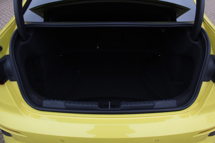 Audi S3 Limousine 2.0 TFSI quattro Edition One / Panoramadak / Camera / RS Seats / B&O / 19'' / Matrix LED / Navigatie / Dodehoek / ACC / Stoelverwarming / DAB