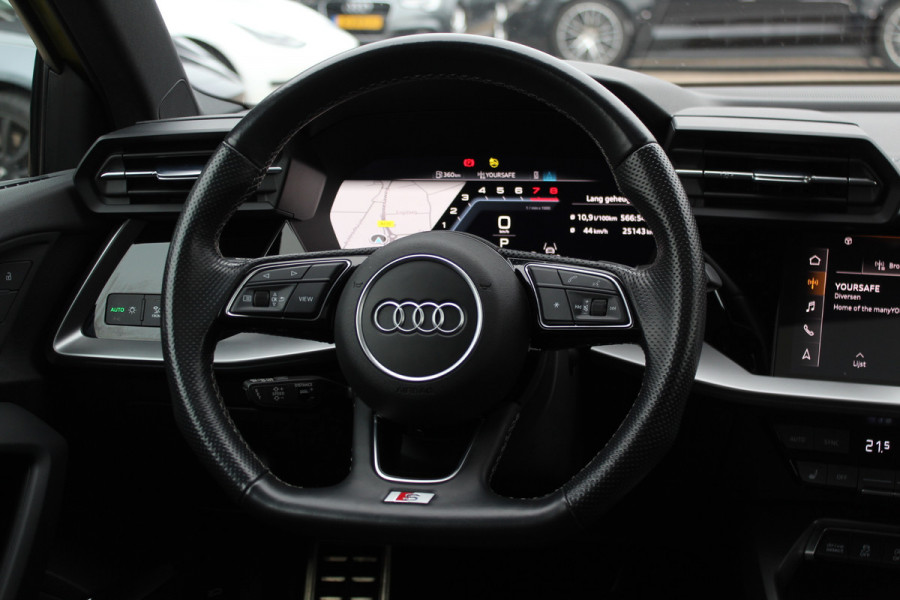 Audi S3 Limousine 2.0 TFSI quattro Edition One / Panoramadak / Camera / RS Seats / B&O / 19'' / Matrix LED / Navigatie / Dodehoek / ACC / Stoelverwarming / DAB