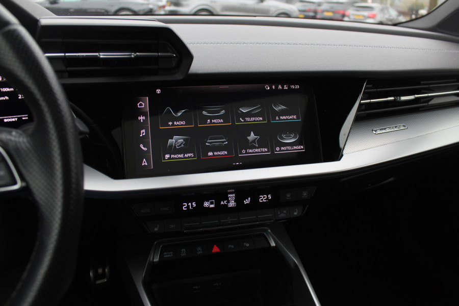 Audi S3 Limousine 2.0 TFSI quattro Edition One / Panoramadak / Camera / RS Seats / B&O / 19'' / Matrix LED / Navigatie / Dodehoek / ACC / Stoelverwarming / DAB
