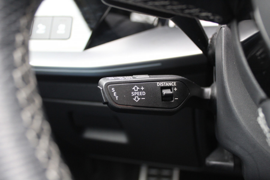 Audi S3 Limousine 2.0 TFSI quattro Edition One / Panoramadak / Camera / RS Seats / B&O / 19'' / Matrix LED / Navigatie / Dodehoek / ACC / Stoelverwarming / DAB