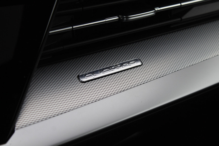 Audi S3 Limousine 2.0 TFSI quattro Edition One / Panoramadak / Camera / RS Seats / B&O / 19'' / Matrix LED / Navigatie / Dodehoek / ACC / Stoelverwarming / DAB