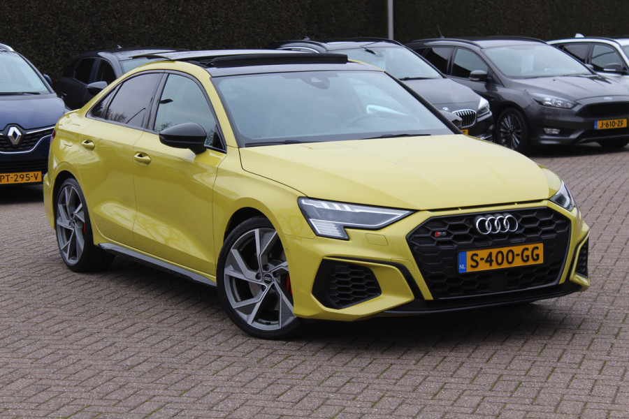 Audi S3 Limousine 2.0 TFSI quattro Edition One / Panoramadak / Camera / RS Seats / B&O / 19'' / Matrix LED / Navigatie / Dodehoek / ACC / Stoelverwarming / DAB