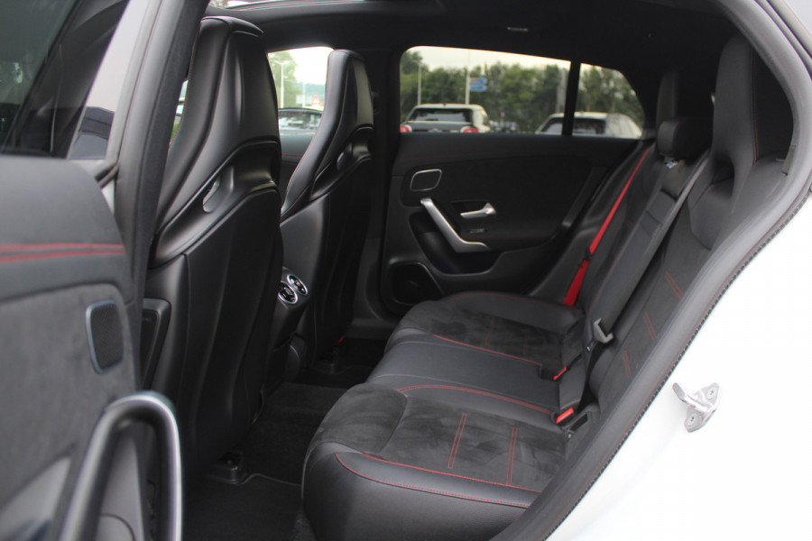 Mercedes-Benz CLA-Klasse Shooting Brake AMG 45 S 4MATIC+ Premium Plus / Panoramadak / 360Camera / Sportuitlaat / Schaalstoelen / Burmester / DAB / Dodehoek / Matrix LED / Memory seats / Navigatie
