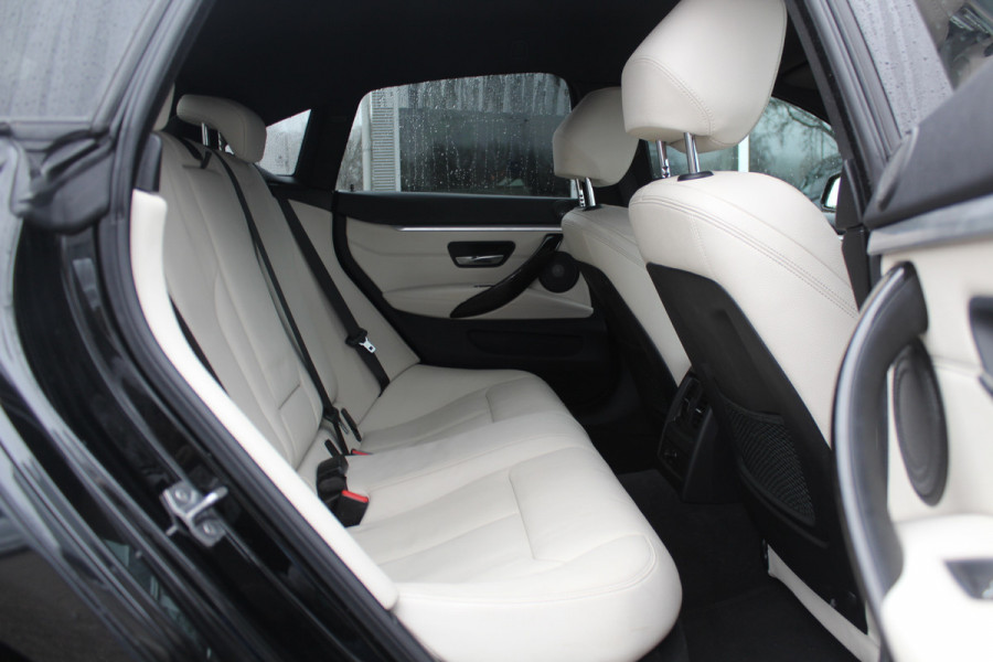 BMW 4 Serie Gran Coupé 430i xDrive High Exe. M Sport 62.559 km! / Camera / Leder / 18'' / Harman Kardon / Navigatie / DAB / Stoelverwarming / Cruise Control