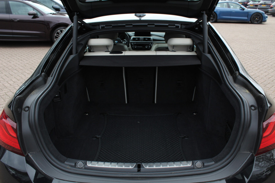 BMW 4 Serie Gran Coupé 430i xDrive High Exe. M Sport 62.559 km! / Camera / Leder / 18'' / Harman Kardon / Navigatie / DAB / Stoelverwarming / Cruise Control