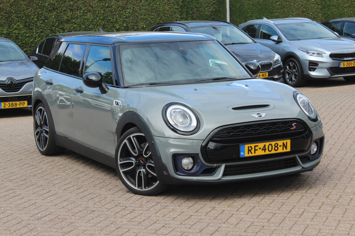 MINI Clubman 2.0 Cooper S Chili Serious Business / Leder / 19'' / Navigatie / Keyless / Getint glas / Parkeerhulp V+A / Stoelverwarming / DAB / Cruise Control MINI Clubman 2.0 Cooper S Chili Serious Business / Leder / 19'' / Navigatie / Keyless / Getint glas / Parkeerhulp V+A / Stoelverwarming / DAB / Cruise Control