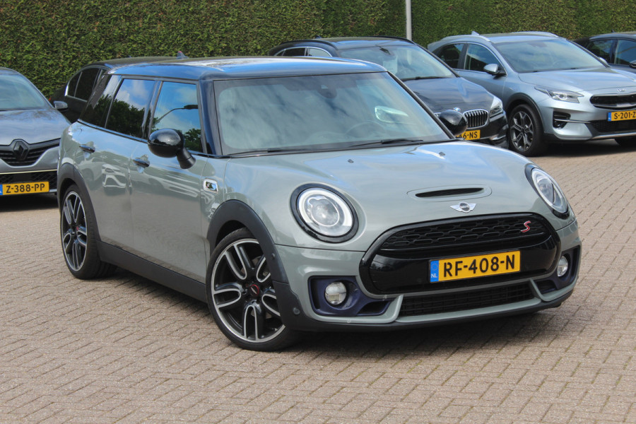 MINI Clubman 2.0 Cooper S Chili Serious Business / Leder / 19'' / Navigatie / Keyless / Getint glas / Parkeerhulp V+A / Stoelverwarming / DAB / Cruise Control