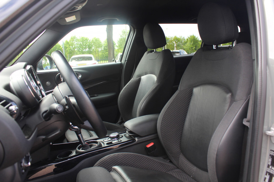 MINI Clubman 2.0 Cooper S Chili Serious Business / Leder / 19'' / Navigatie / Keyless / Getint glas / Parkeerhulp V+A / Stoelverwarming / DAB / Cruise Control