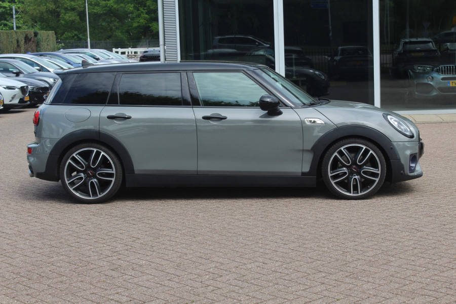 MINI Clubman 2.0 Cooper S Chili Serious Business / Leder / 19'' / Navigatie / Keyless / Getint glas / Parkeerhulp V+A / Stoelverwarming / DAB / Cruise Control