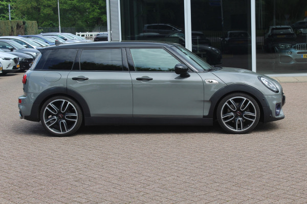 MINI Clubman 2.0 Cooper S Chili Serious Business / Leder / 19'' / Navigatie / Keyless / Getint glas / Parkeerhulp V+A / Stoelverwarming / DAB / Cruise Control