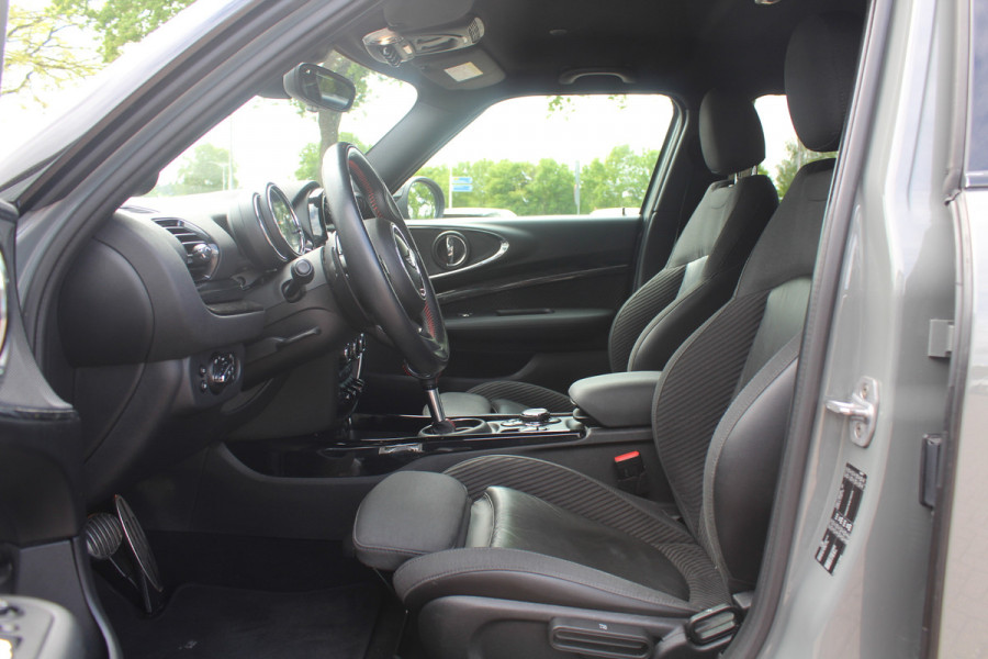 MINI Clubman 2.0 Cooper S Chili Serious Business / Leder / 19'' / Navigatie / Keyless / Getint glas / Parkeerhulp V+A / Stoelverwarming / DAB / Cruise Control