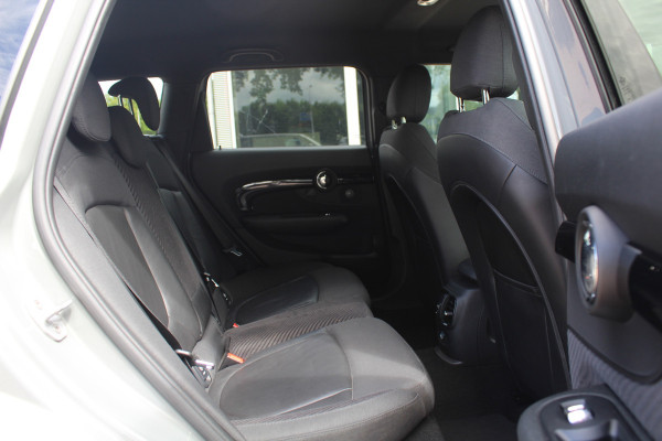 MINI Clubman 2.0 Cooper S Chili Serious Business / Leder / 19'' / Navigatie / Keyless / Getint glas / Parkeerhulp V+A / Stoelverwarming / DAB / Cruise Control