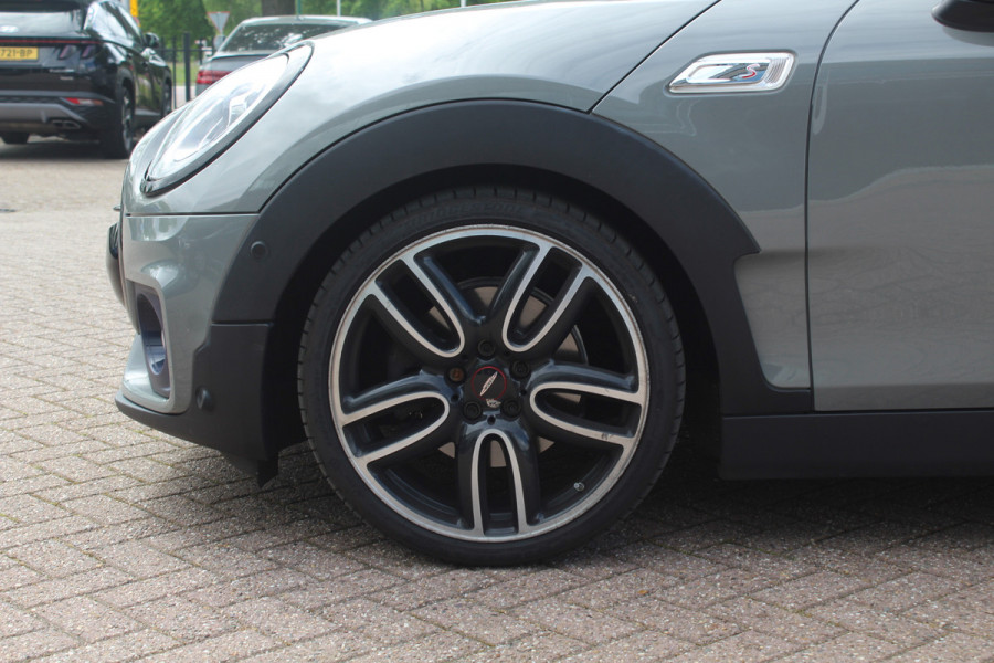 MINI Clubman 2.0 Cooper S Chili Serious Business / Leder / 19'' / Navigatie / Keyless / Getint glas / Parkeerhulp V+A / Stoelverwarming / DAB / Cruise Control