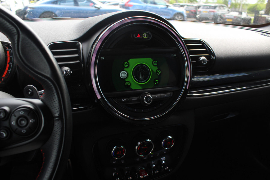 MINI Clubman 2.0 Cooper S Chili Serious Business / Leder / 19'' / Navigatie / Keyless / Getint glas / Parkeerhulp V+A / Stoelverwarming / DAB / Cruise Control