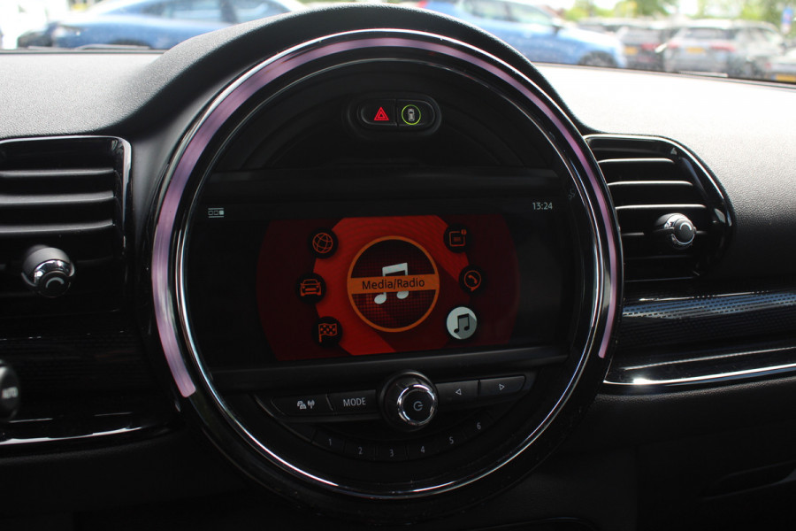 MINI Clubman 2.0 Cooper S Chili Serious Business / Leder / 19'' / Navigatie / Keyless / Getint glas / Parkeerhulp V+A / Stoelverwarming / DAB / Cruise Control