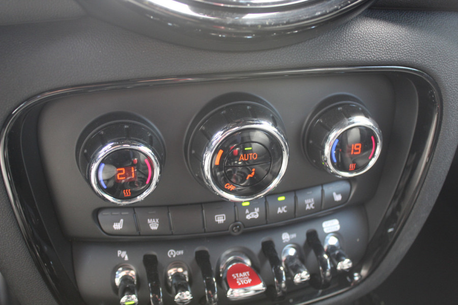 MINI Clubman 2.0 Cooper S Chili Serious Business / Leder / 19'' / Navigatie / Keyless / Getint glas / Parkeerhulp V+A / Stoelverwarming / DAB / Cruise Control