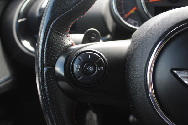 MINI Clubman 2.0 Cooper S Chili Serious Business / Leder / 19'' / Navigatie / Keyless / Getint glas / Parkeerhulp V+A / Stoelverwarming / DAB / Cruise Control