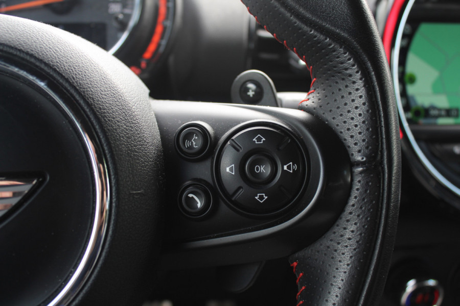 MINI Clubman 2.0 Cooper S Chili Serious Business / Leder / 19'' / Navigatie / Keyless / Getint glas / Parkeerhulp V+A / Stoelverwarming / DAB / Cruise Control