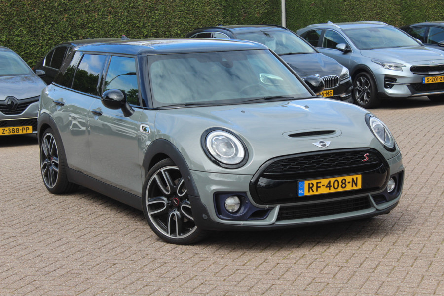 MINI Clubman 2.0 Cooper S Chili Serious Business / Leder / 19'' / Navigatie / Keyless / Getint glas / Parkeerhulp V+A / Stoelverwarming / DAB / Cruise Control